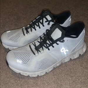 On cloud running shoes cloudx 9.5 new